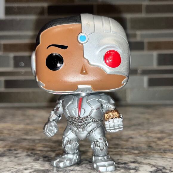 Funko Cyborg and motherbox 212 Justice League - Picture 2 of 4